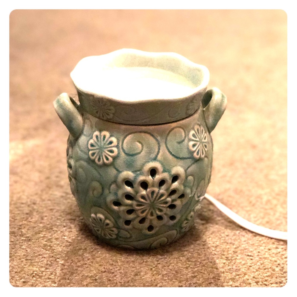 Scentsy wax warmer